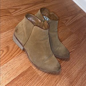Tan/brown women’s booties